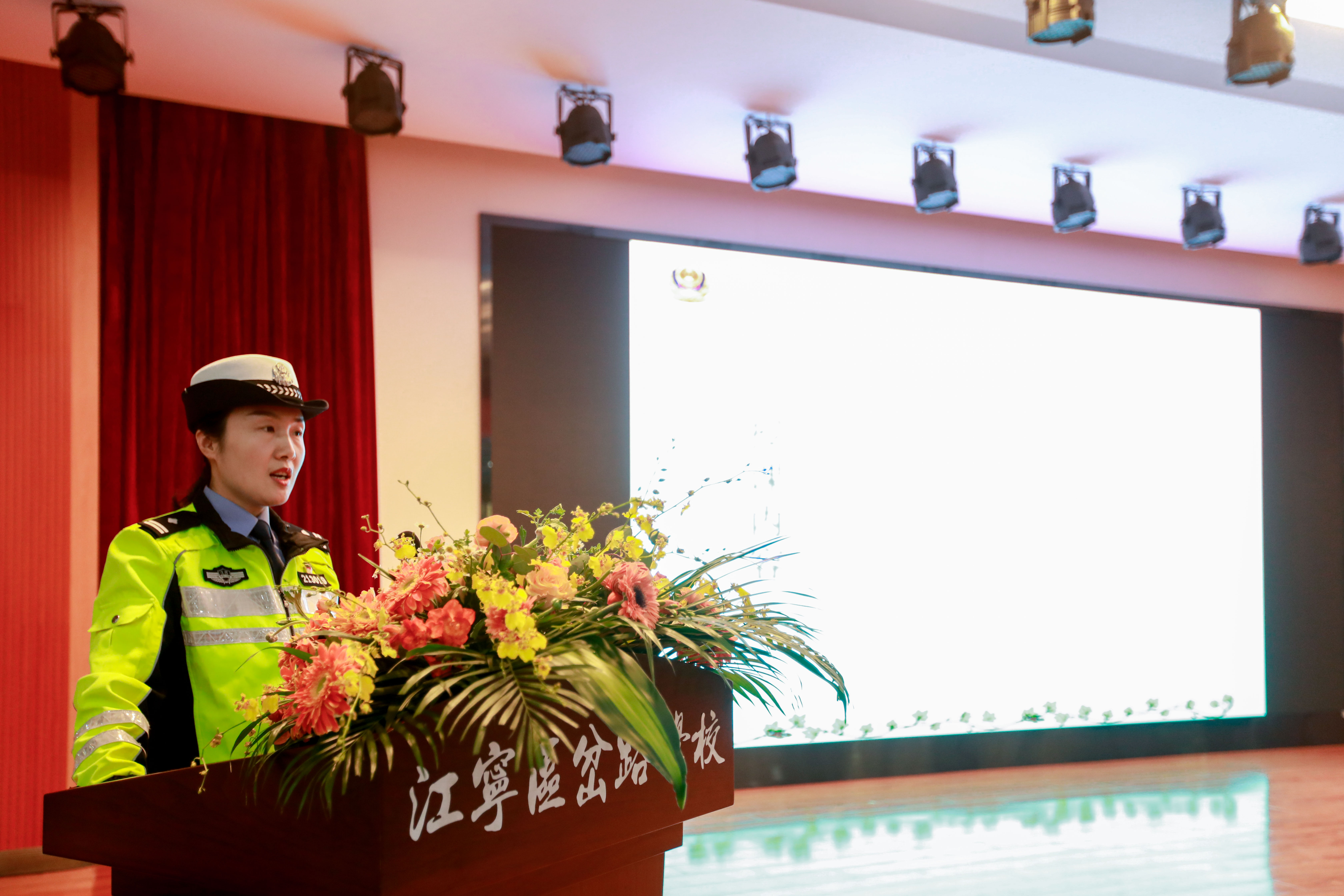 1617801946769193L31V.jpg 1617801946769193L31V.jpg