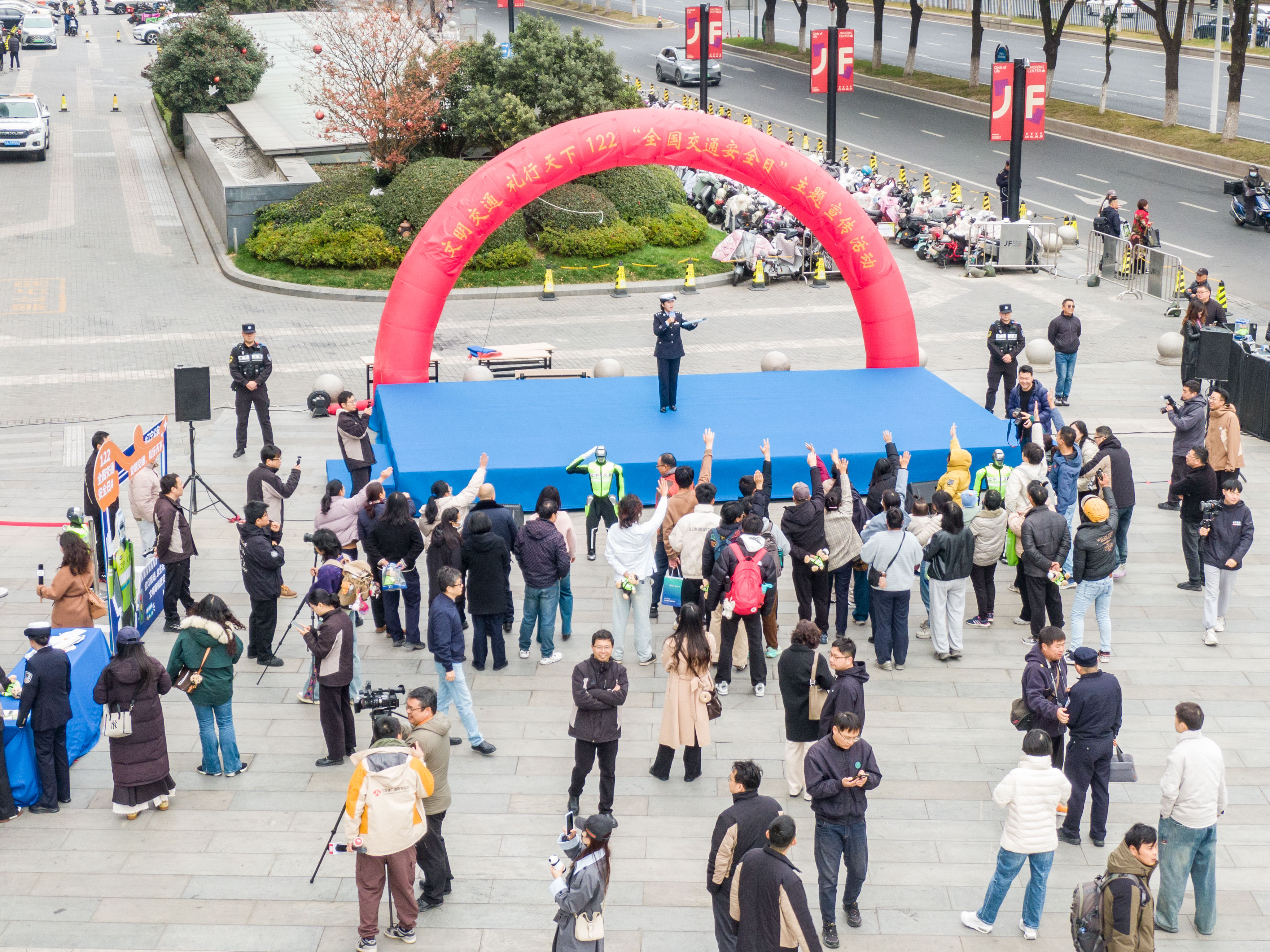 1764748990879844AFHL.jpg 1764748990879844AFHL.jpg